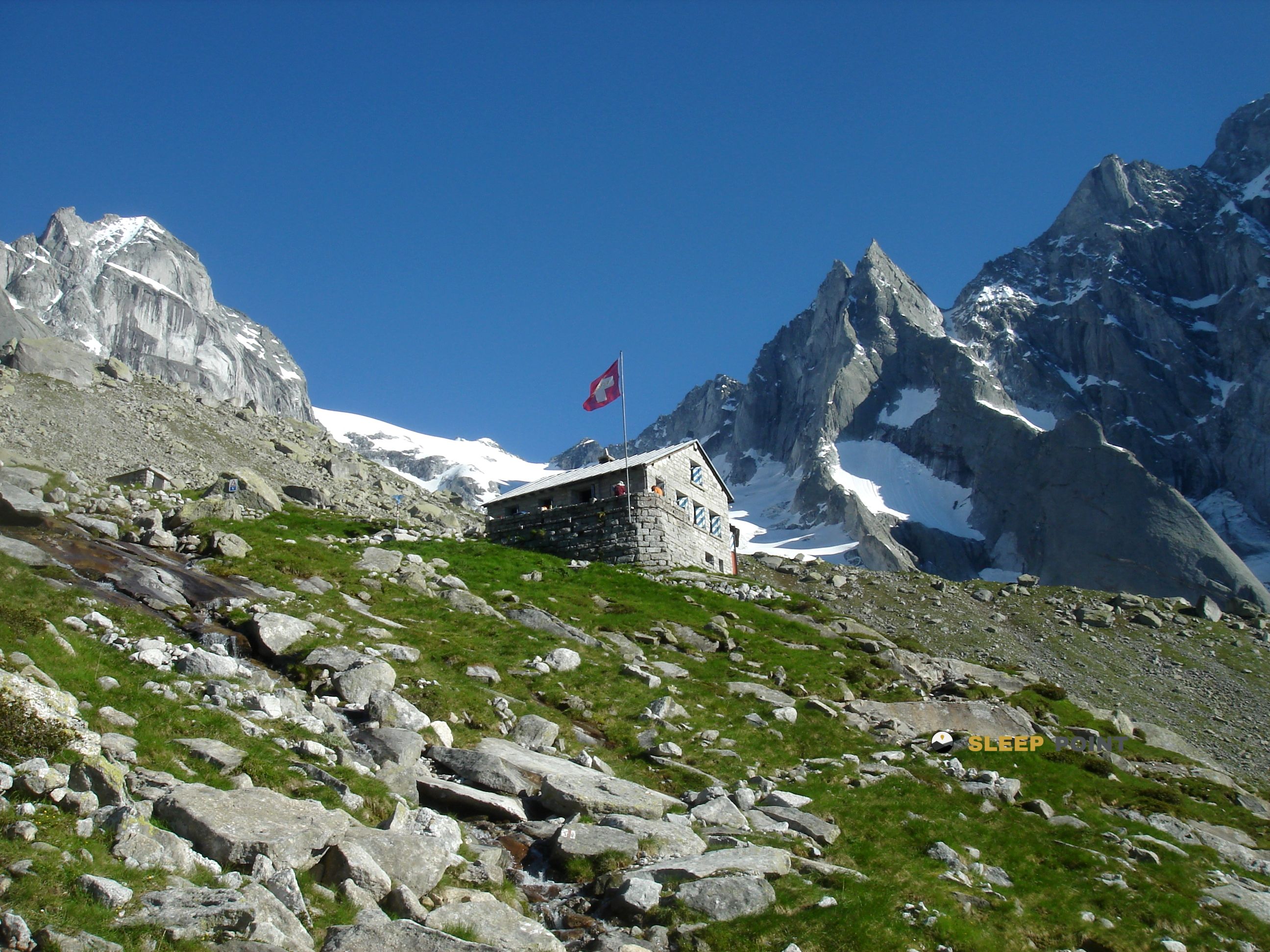 Refugio de montaña Capanna di Sciora CAS en capanna sciora, bregaglia, maloja, grisones, 7604, suiza