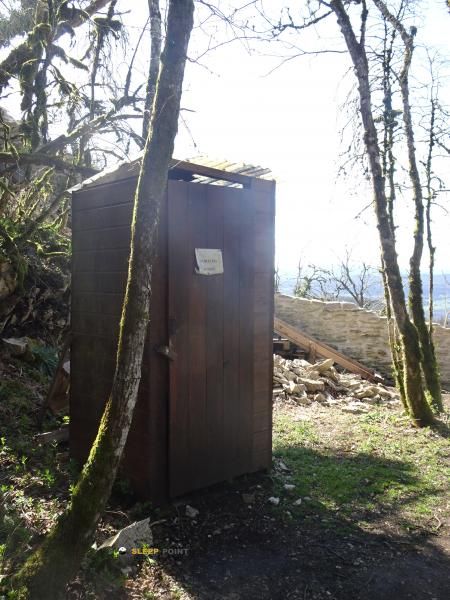 Mountain refuge Cabane du château d'Oliferne in château d’oliferne, d 60, coisia, condes, lons-le-saunier, jura, borgoña-franco condado, francia metropolitana, 39240, francia