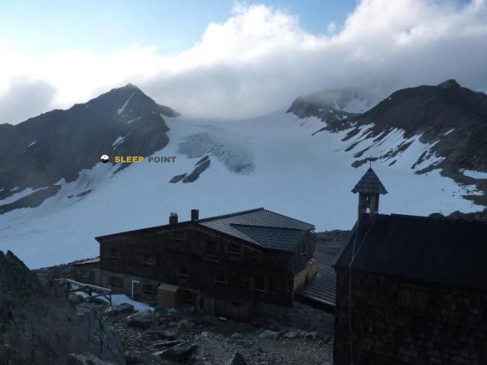 Mountain refuge Similaun Hütte in similaunhütte - rifugio similaun, 63, unser frau - madonna, schnals - senales, vinschgau - val venosta, provincia de bolzano, trentino-alto adigio, 39020, italia