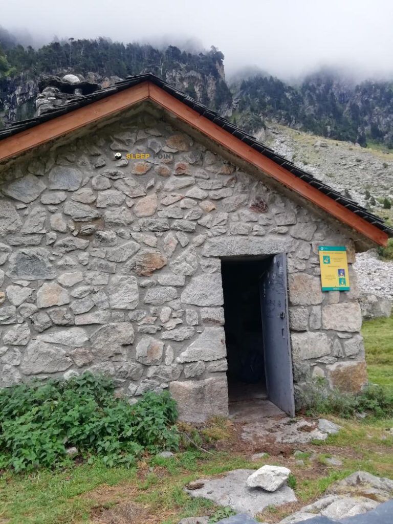 Refuge de montagne Cabane du Pinet dans cabane du pinet, sentier du col peyrot au vallon de pouey trenous, cauterets, argelès-gazost, altos pirineos, occitania, francia metropolitana, 65110, francia