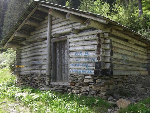 Mountain refuge Abri forestier des Steussets in route du montet, molliessoulaz, queige, albertville, saboya, auvergne-rhône-alpes, francia metropolitana, 73720, francia
