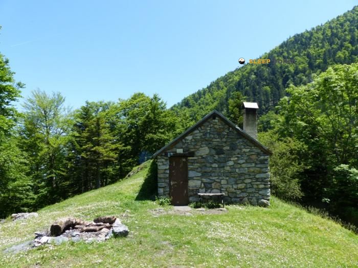 Mountain refuge Cabane de Juzet in cabane de juzet, voie normale du cagire, juzet-d'izaut, saint-gaudens, alto garona, occitania, francia metropolitana, 31160, francia