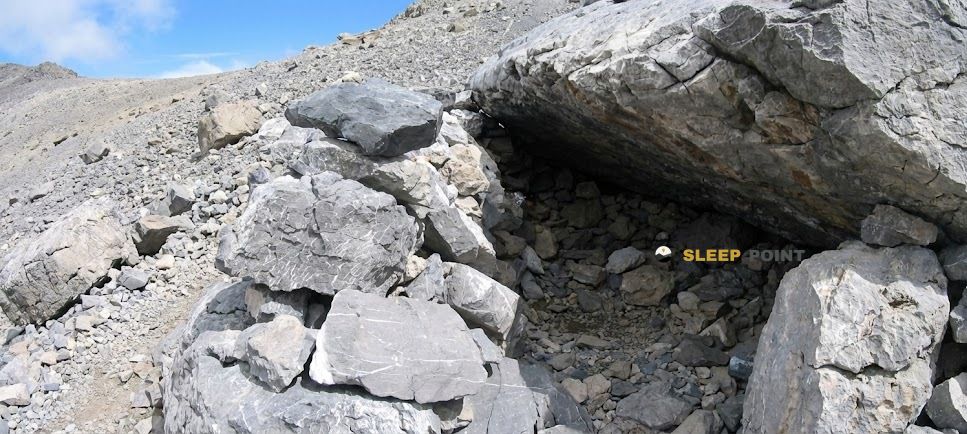 Mountain refuge Abri de l'étang glacé du Mont Perdu in camino de monte perido, fanlo, sobrarbe, huesca, aragón, españa