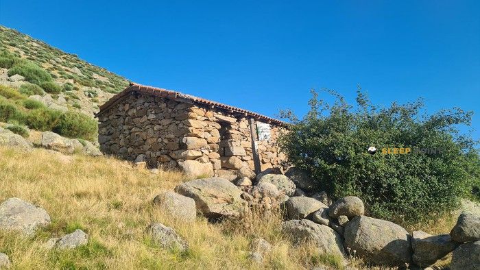 Refuge de montagne Refugio de Navacasera dans refugio navacasera, puente de la yunta, nava del barco, Ávila, castilla y león, españa