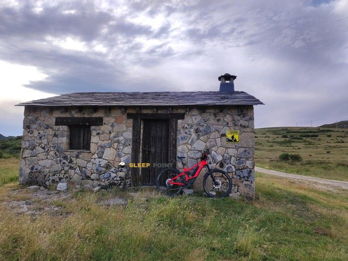 Refugio de montaña Refugio de Valdesirgas en refugio de valdesirgas, camino de moncoubo, porto, zamora, castilla y león, españa