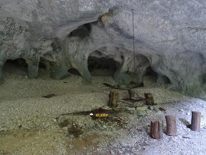 Mountain refuge Grotte des gorges de la Sirène in cabane perchée des gorges de la sirène, d 67e2, pellier, charcier, lons-le-saunier, jura, borgoña-franco condado, francia metropolitana, 39130, francia