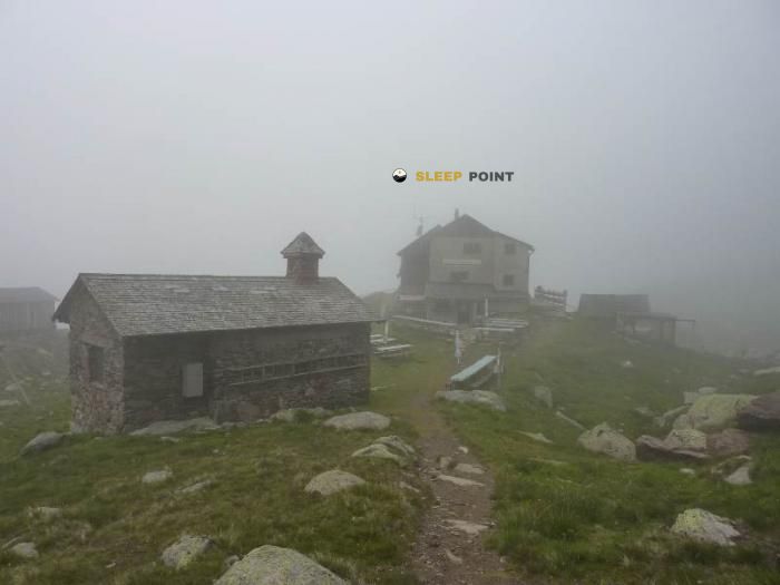 Mountain refuge Weisskugel Hütte (Refuge Pio XI) in weißkugelhütte - rifugio pio xi alla palla bianca, richtersteig, graun - curon venosta, vinschgau - val venosta, provincia de bolzano, trentino-alto adigio, 39027, italia