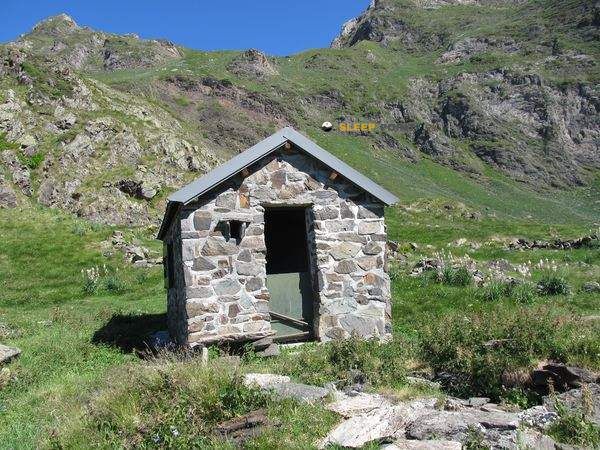Refuge de montagne Cabane Eres Lagues dans montagne de lagues, sers, argelès-gazost, altos pirineos, occitania, francia metropolitana, 65120, francia