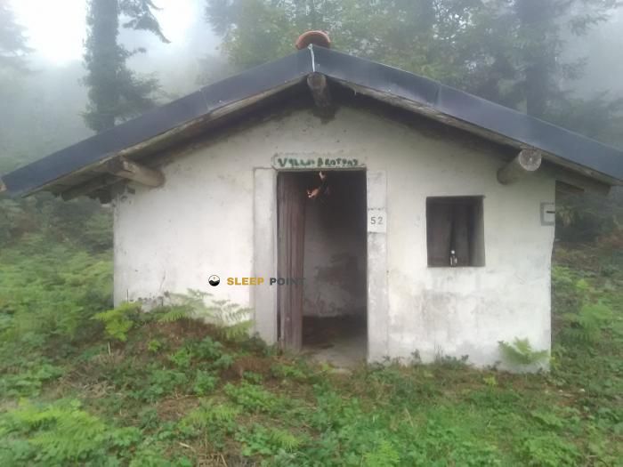 Mountain refuge Cabane de la Forge in puilaurens, limoux, aude, occitania, francia metropolitana, francia