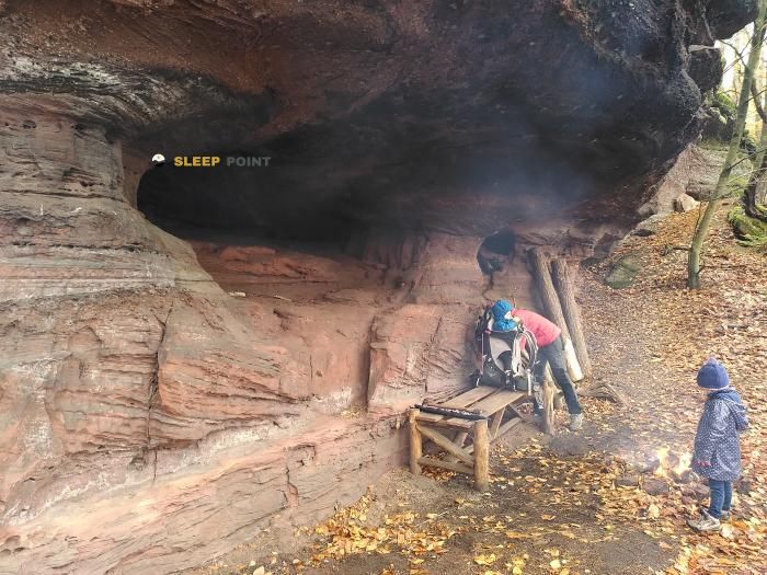 Mountain refuge Grotte de l'Altenberg in chemin de l'altenberg, boxmuehl, neuwiller-lès-saverne, saverne, bajo-rin, gran este, francia metropolitana, 67330, francia