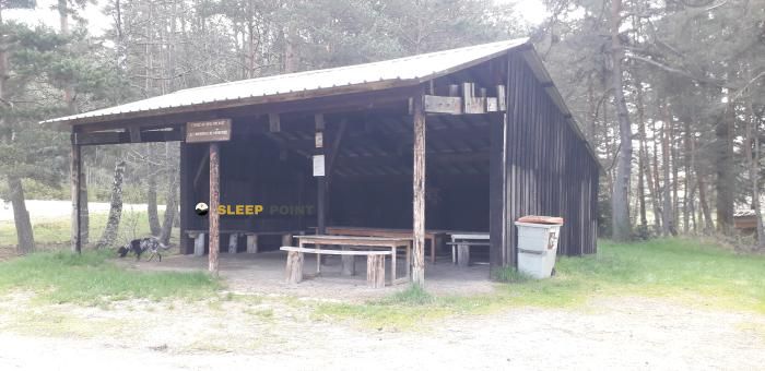 Refugio de montaña Abri de Saint Alban en route de la rouvière, la rouvière, saint-alban-sur-limagnole, mende, lozère, occitania, francia metropolitana, 48120, francia